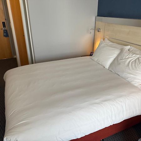 Holiday Inn Express Swindon City Centre By Ihg Dış mekan fotoğraf