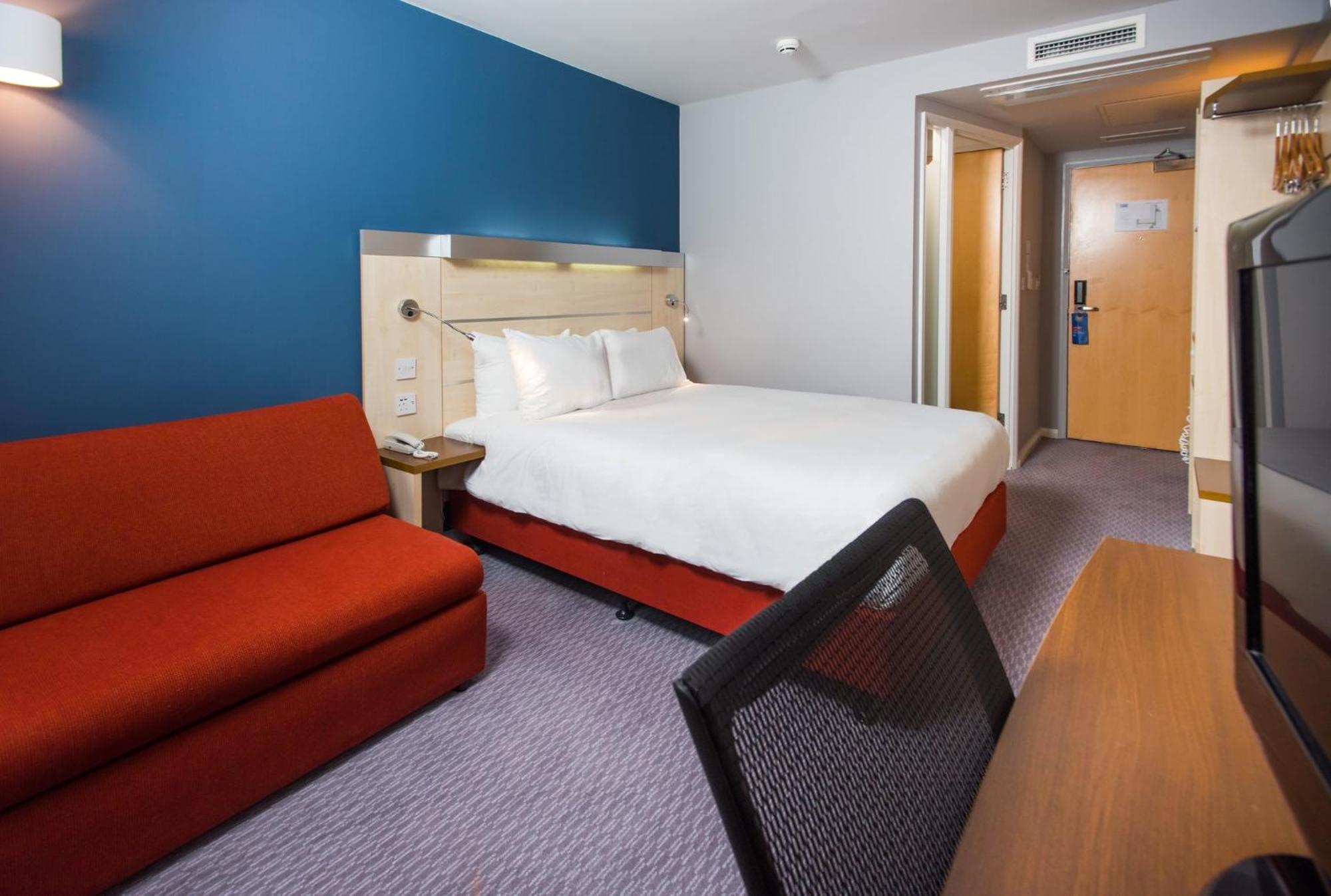 Holiday Inn Express Swindon City Centre By Ihg Dış mekan fotoğraf