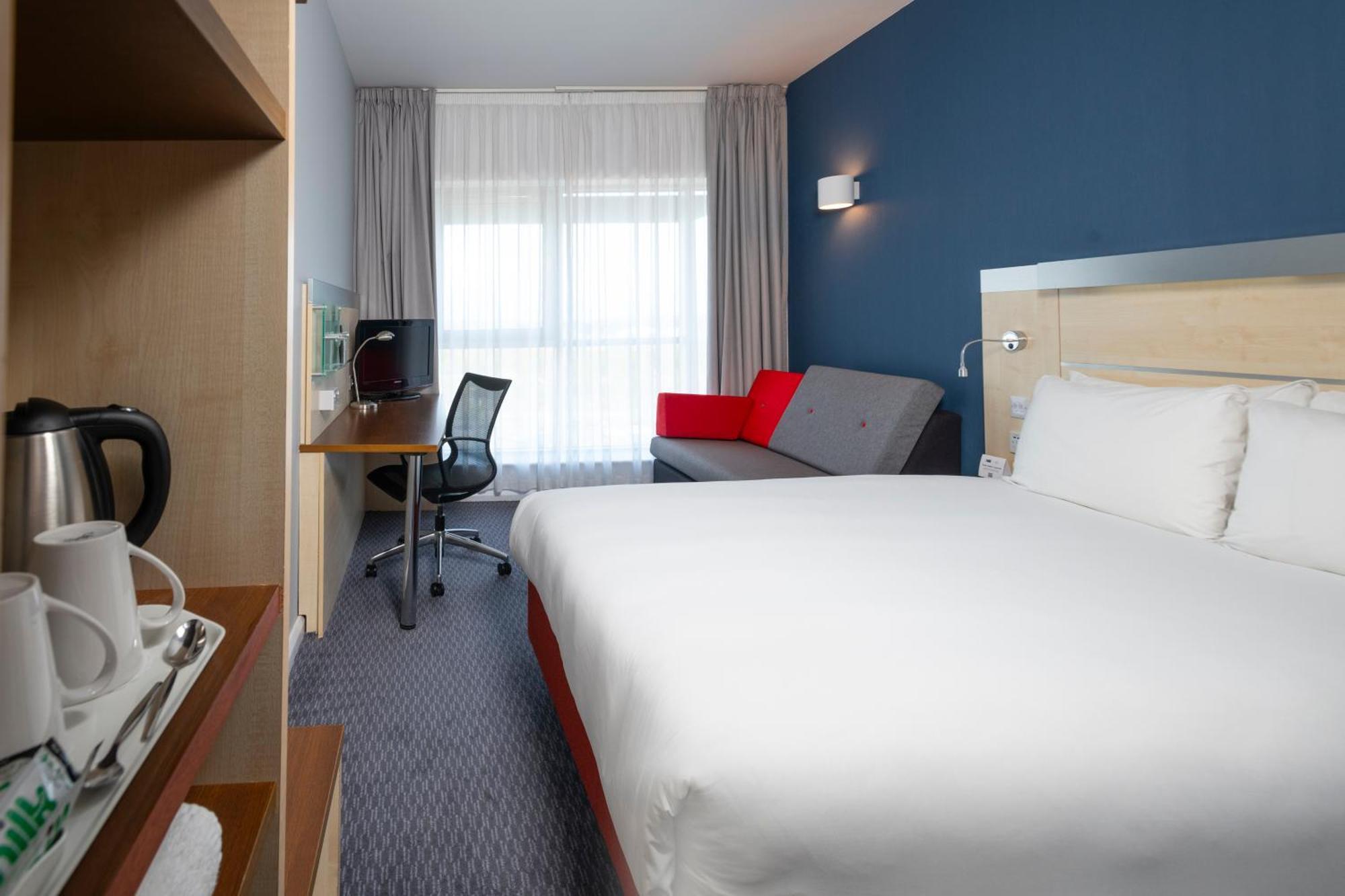 Holiday Inn Express Swindon City Centre By Ihg Dış mekan fotoğraf
