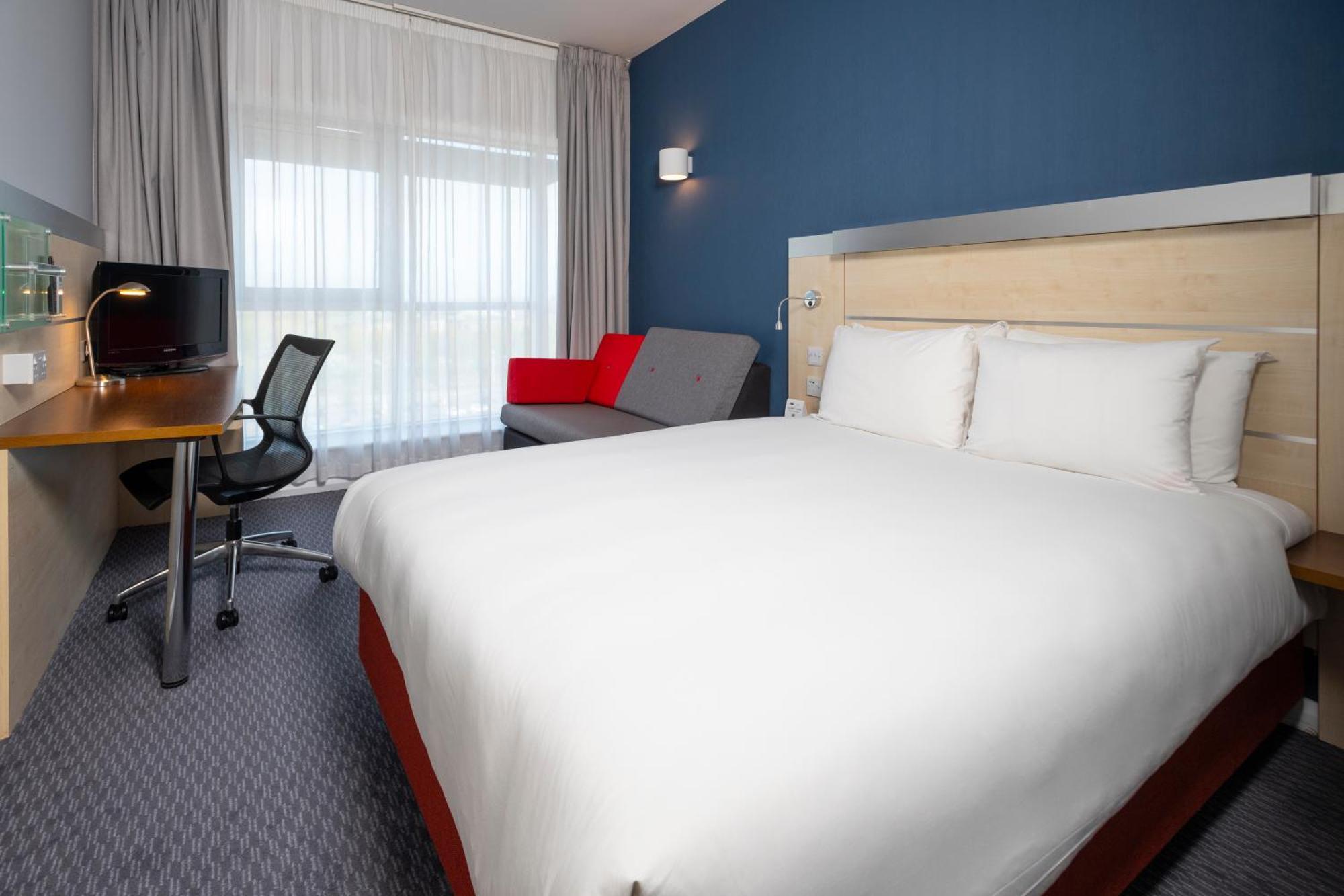 Holiday Inn Express Swindon City Centre By Ihg Dış mekan fotoğraf