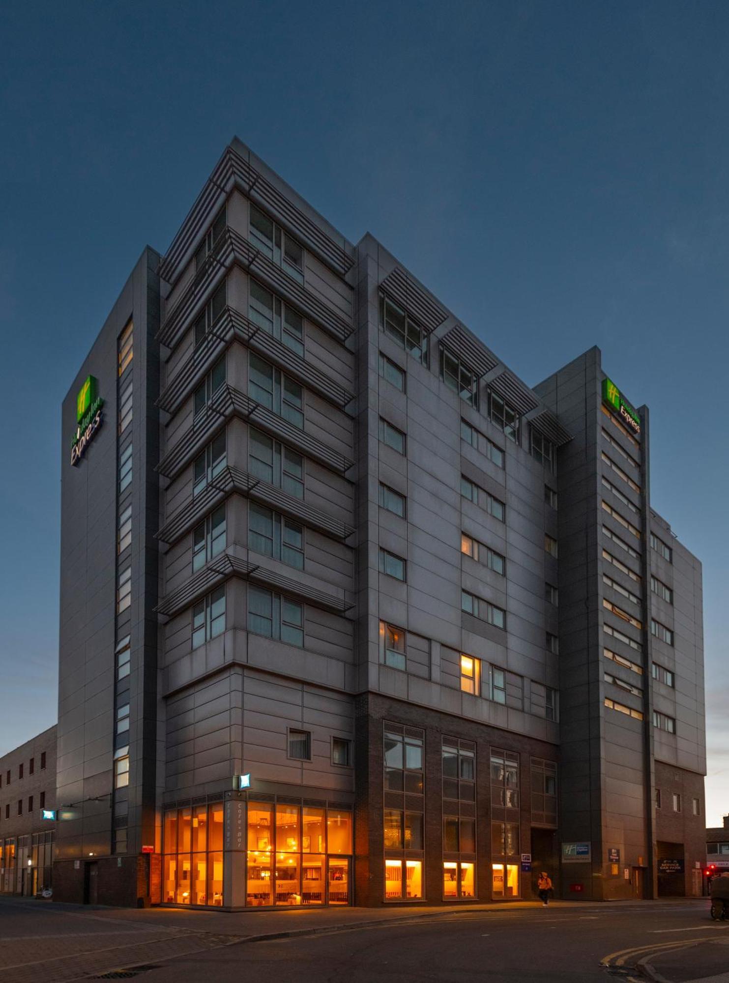 Holiday Inn Express Swindon City Centre By Ihg Dış mekan fotoğraf