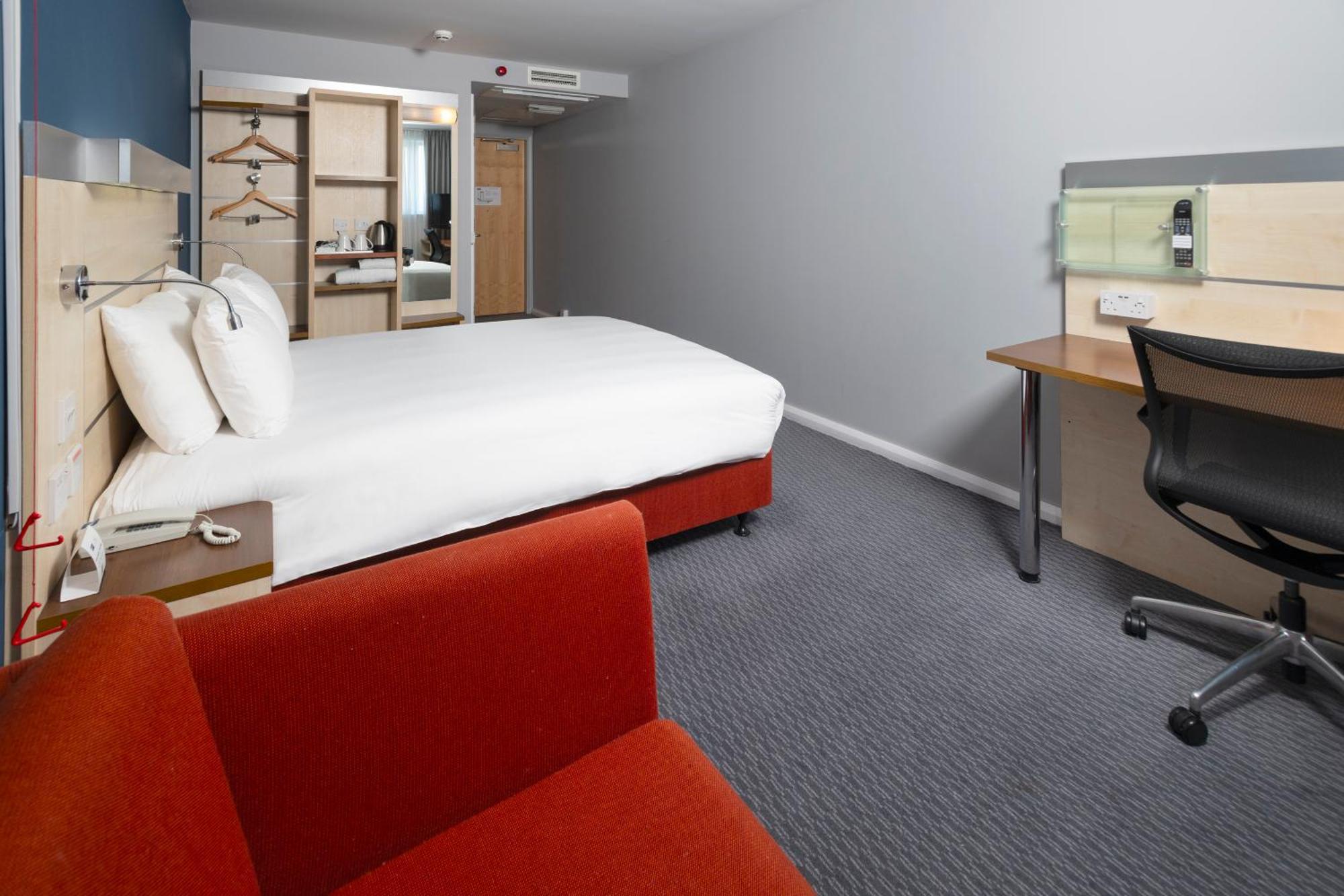 Holiday Inn Express Swindon City Centre By Ihg Dış mekan fotoğraf