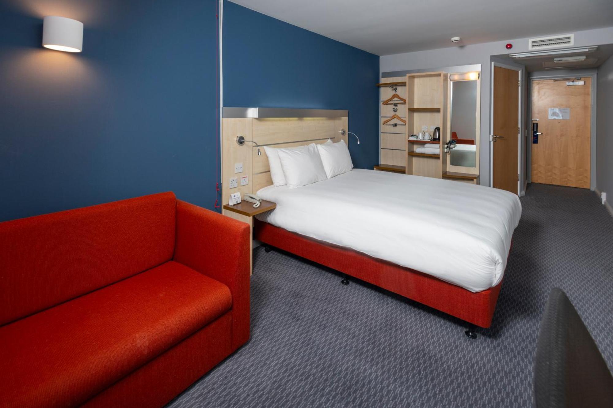 Holiday Inn Express Swindon City Centre By Ihg Dış mekan fotoğraf