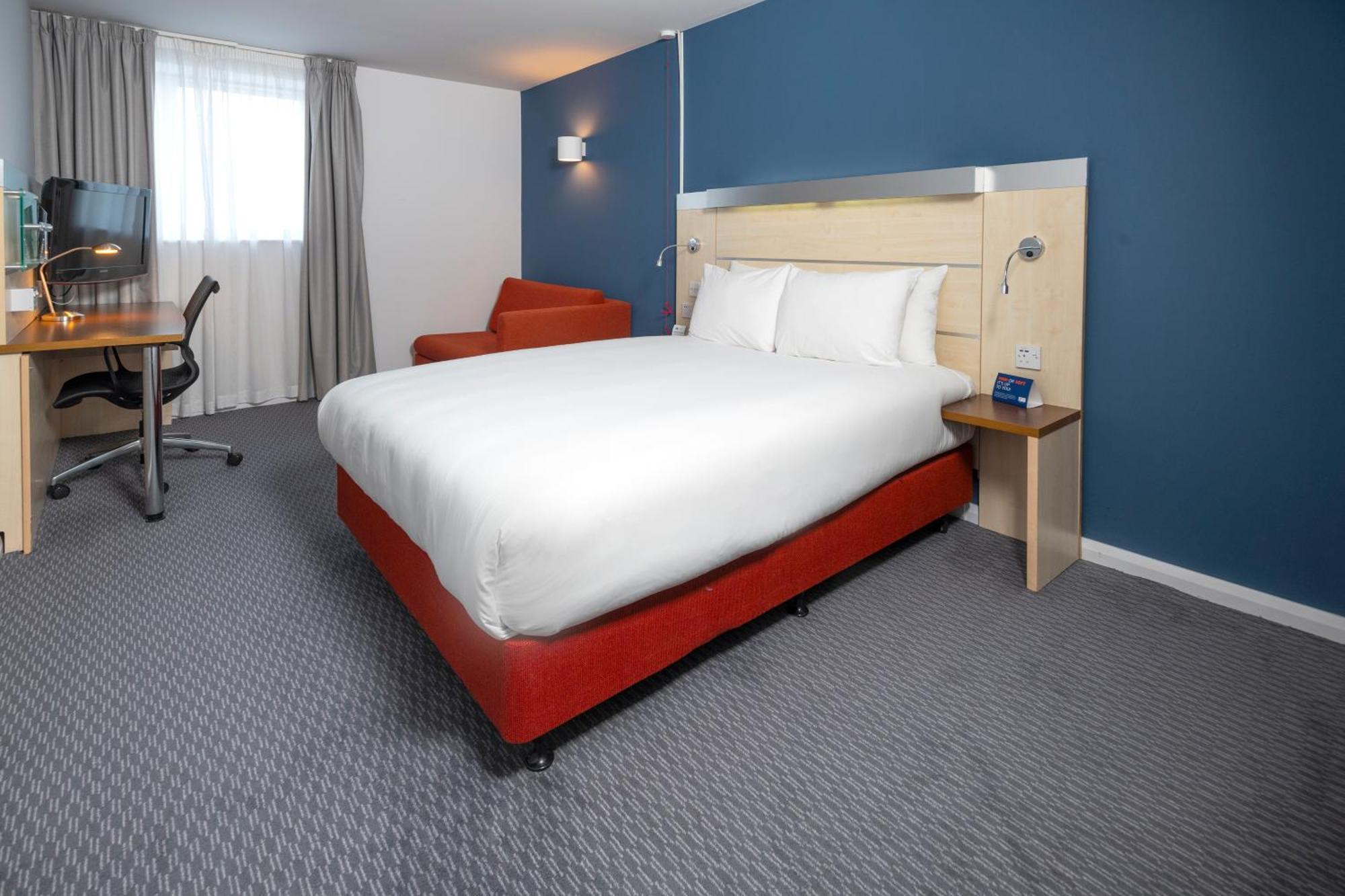 Holiday Inn Express Swindon City Centre By Ihg Dış mekan fotoğraf