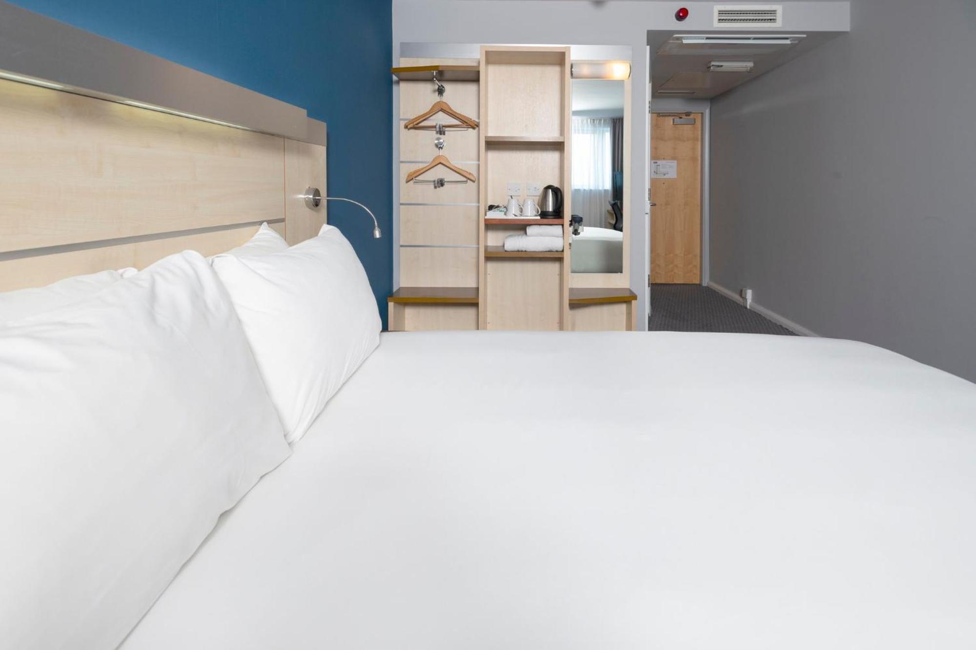 Holiday Inn Express Swindon City Centre By Ihg Dış mekan fotoğraf
