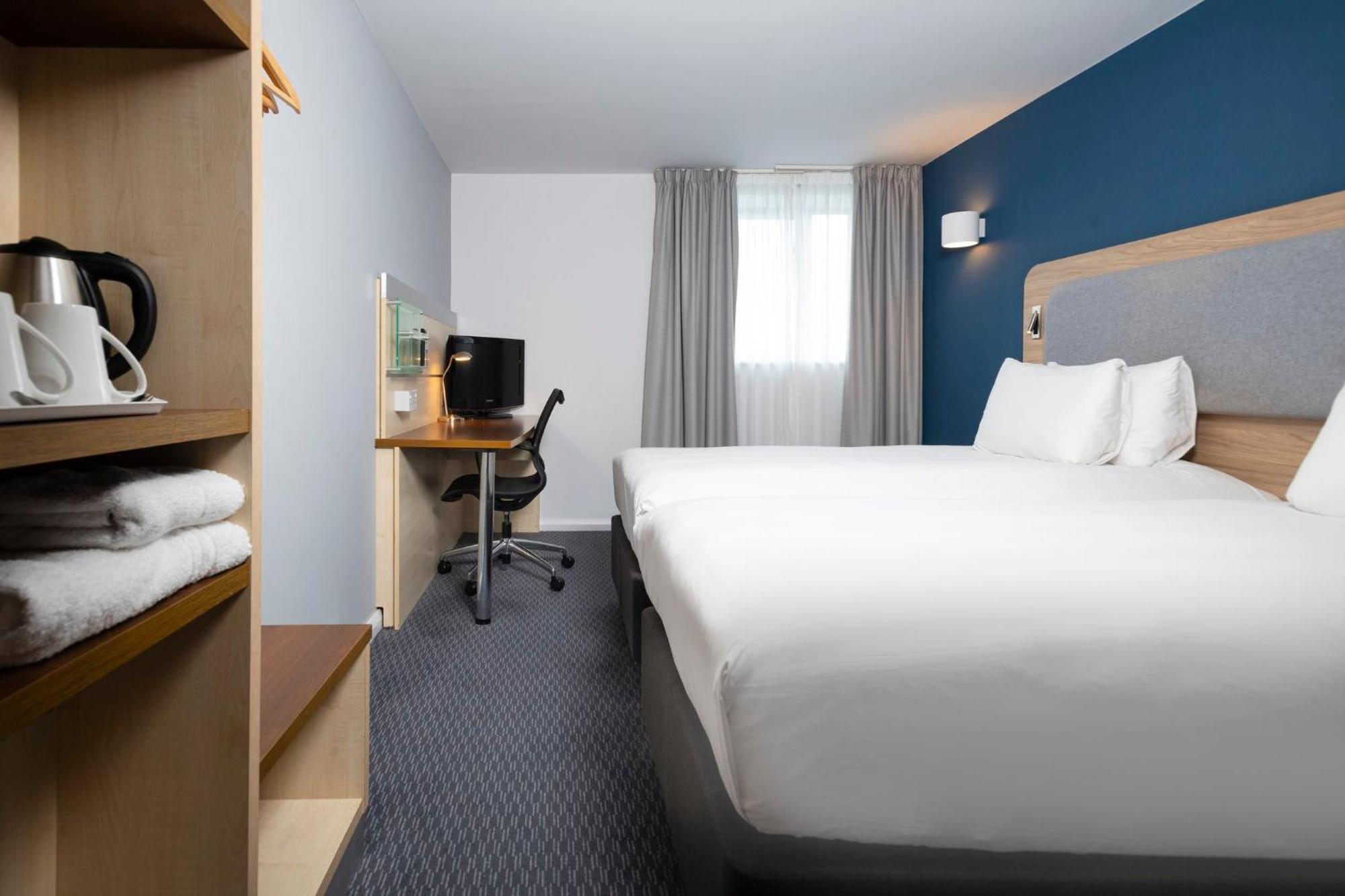 Holiday Inn Express Swindon City Centre By Ihg Dış mekan fotoğraf