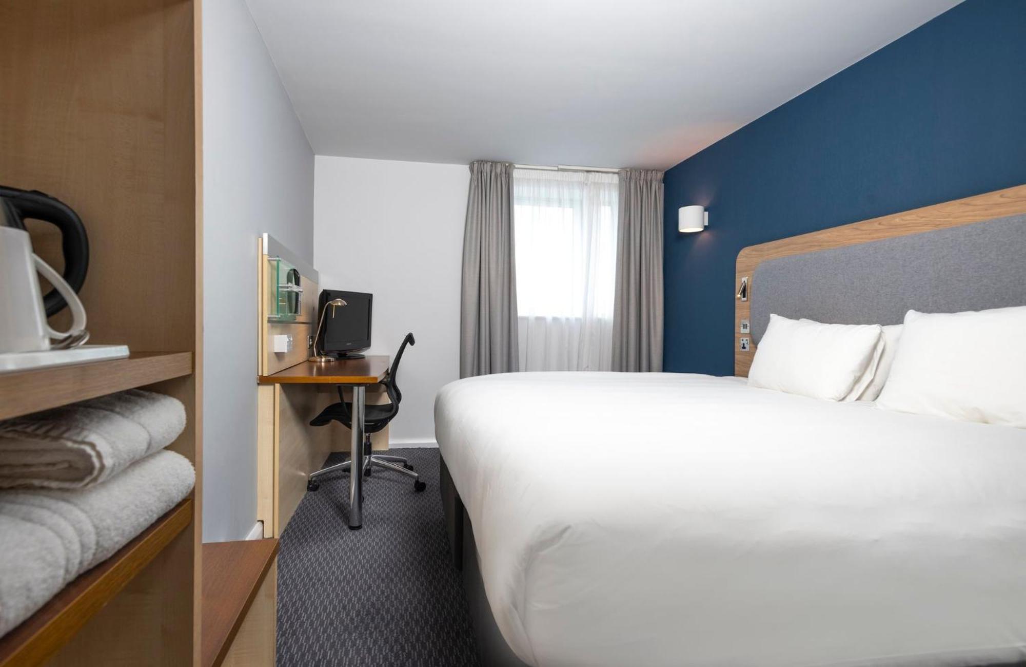 Holiday Inn Express Swindon City Centre By Ihg Dış mekan fotoğraf