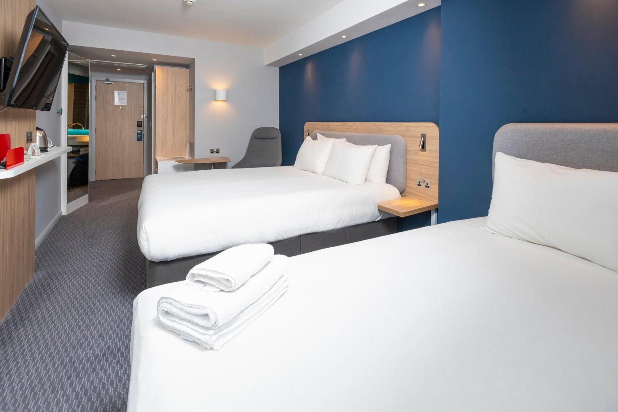 Holiday Inn Express Swindon City Centre By Ihg Dış mekan fotoğraf