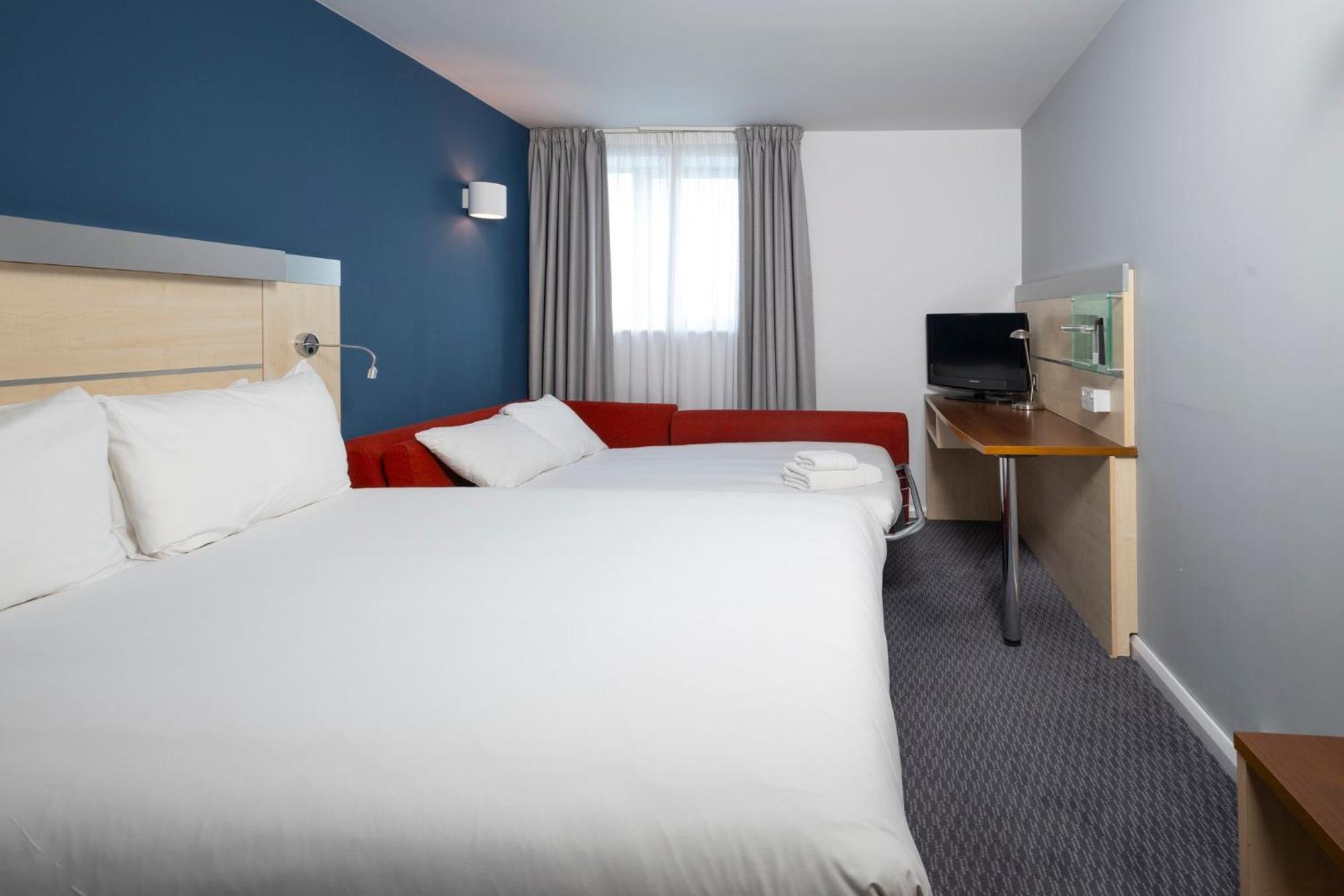 Holiday Inn Express Swindon City Centre By Ihg Dış mekan fotoğraf