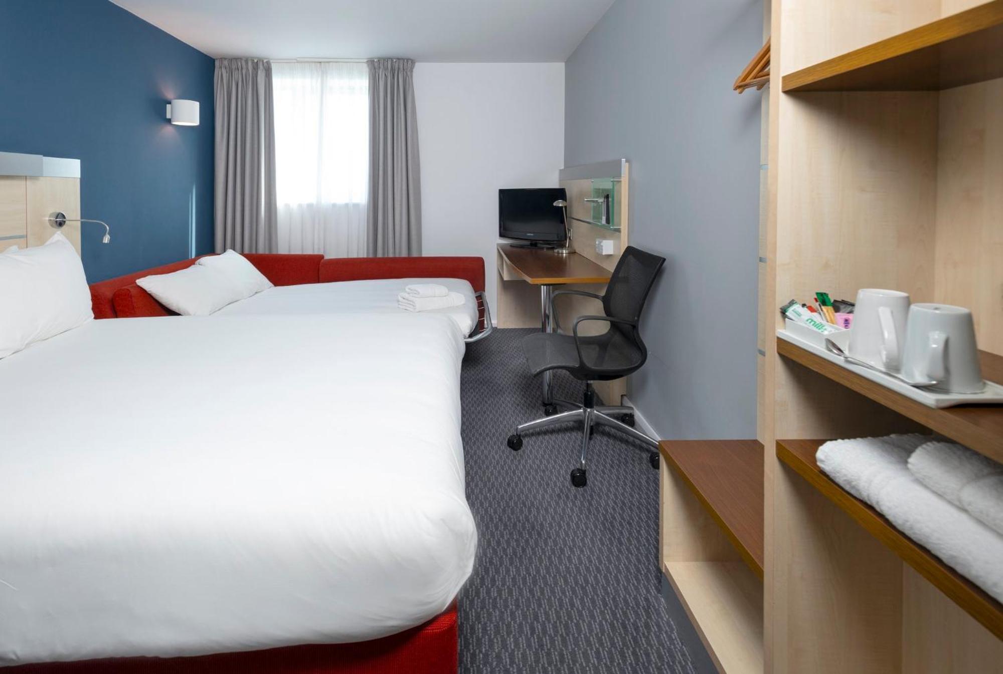 Holiday Inn Express Swindon City Centre By Ihg Dış mekan fotoğraf