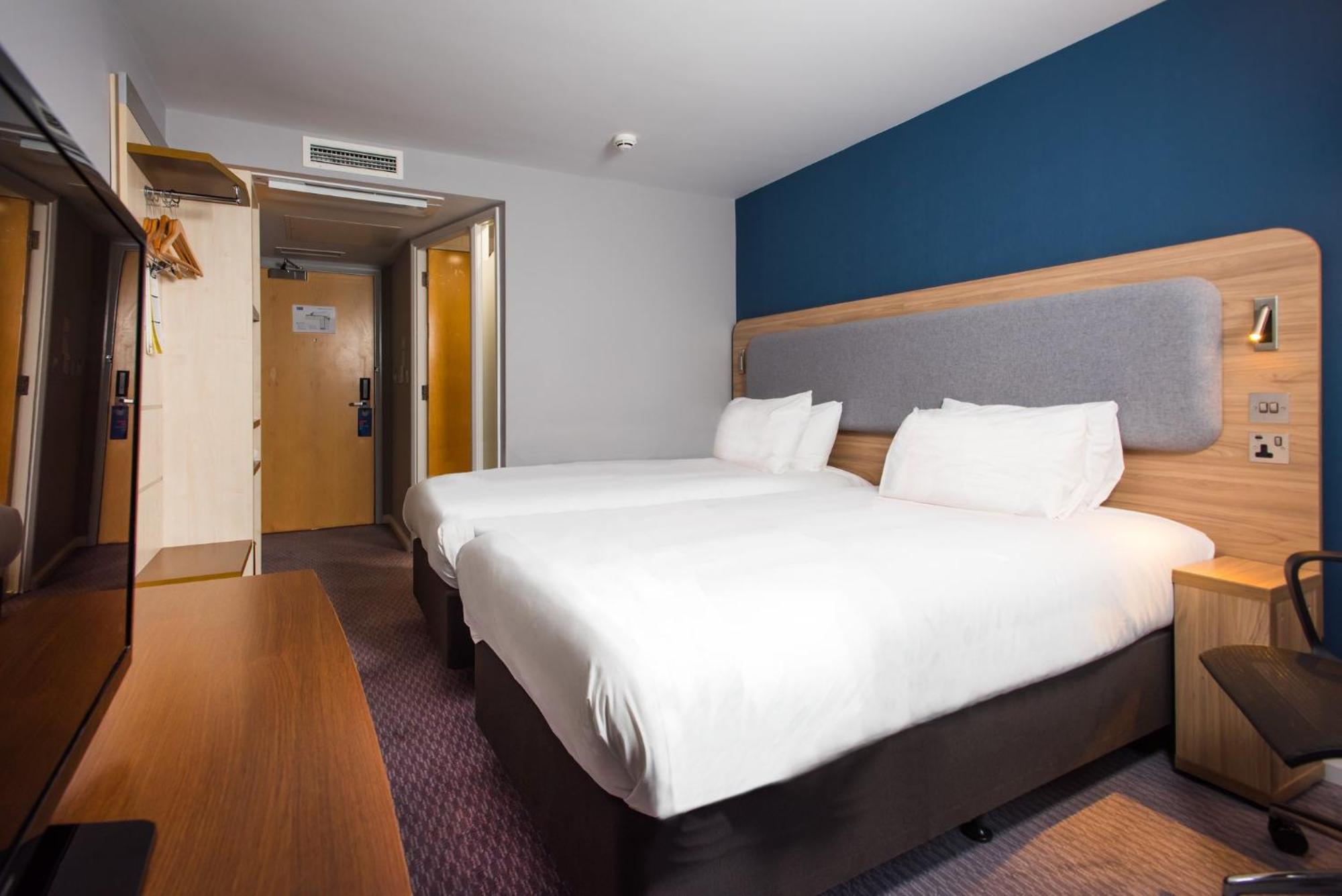 Holiday Inn Express Swindon City Centre By Ihg Dış mekan fotoğraf