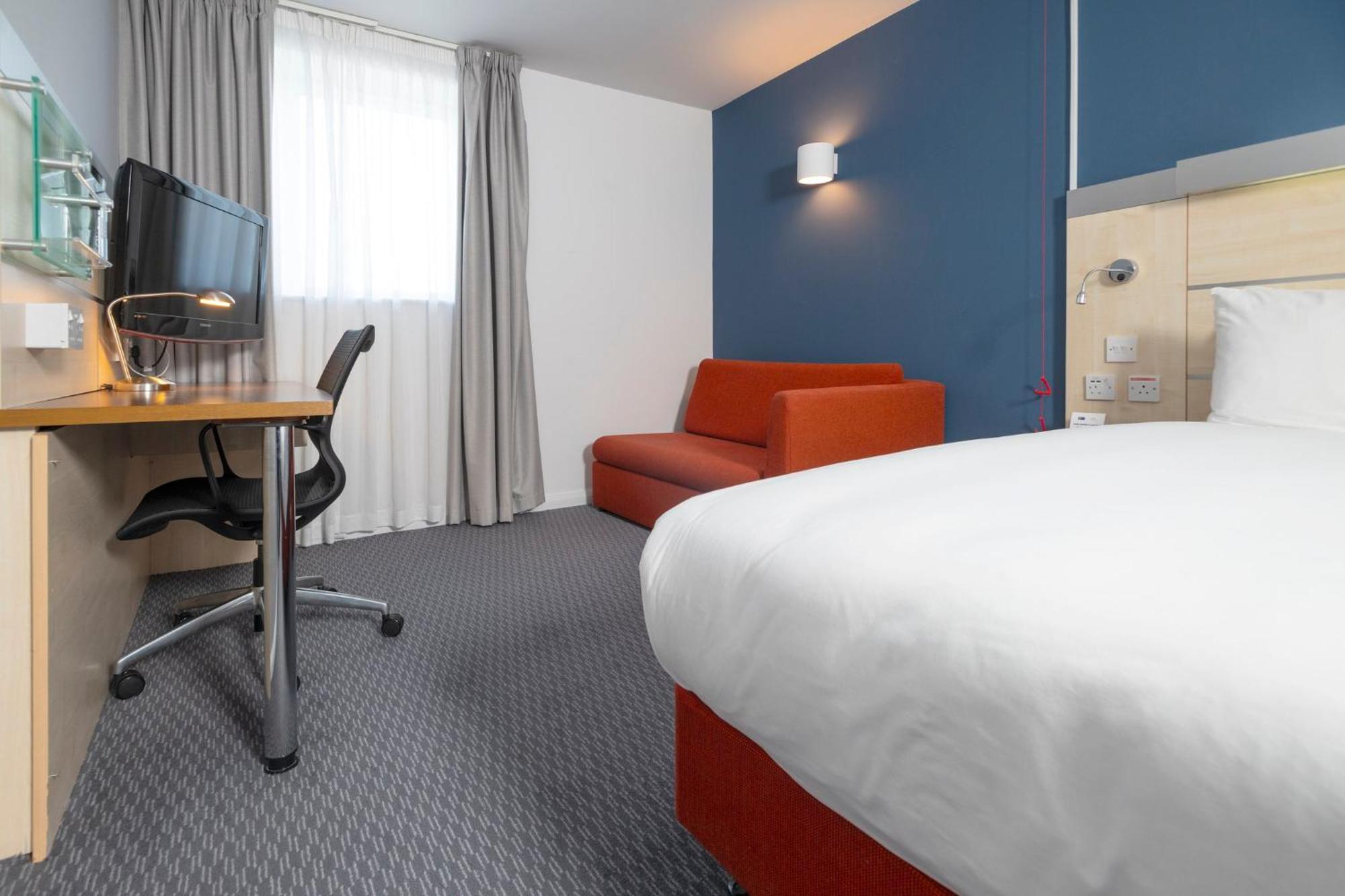 Holiday Inn Express Swindon City Centre By Ihg Dış mekan fotoğraf