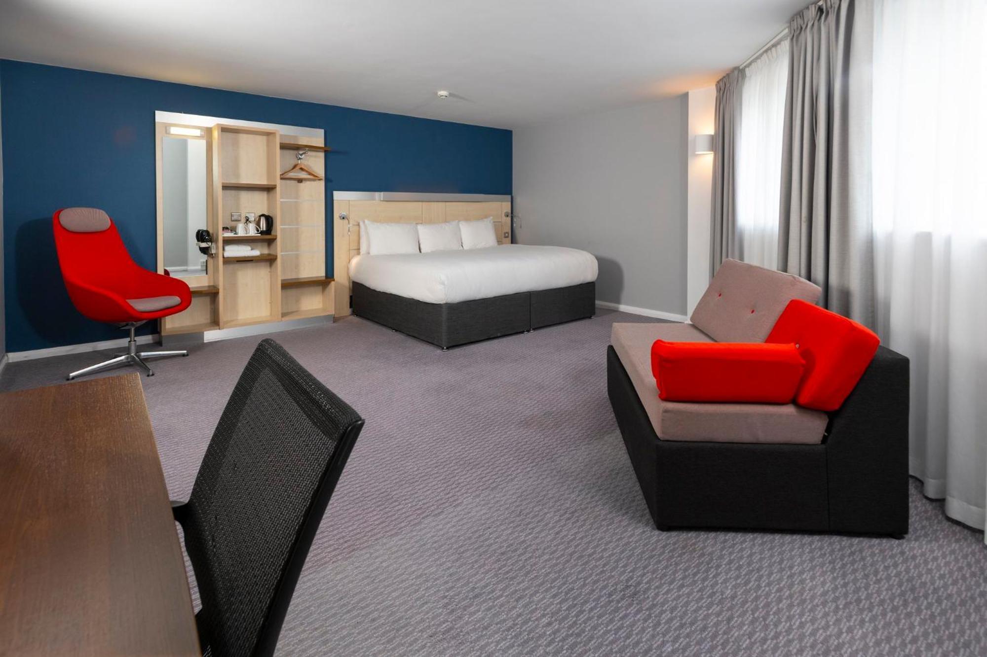 Holiday Inn Express Swindon City Centre By Ihg Dış mekan fotoğraf