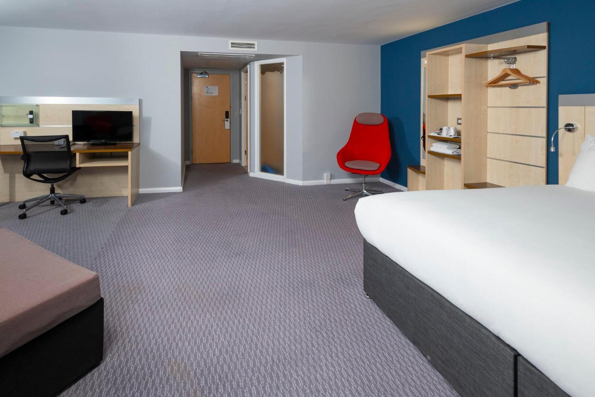 Holiday Inn Express Swindon City Centre By Ihg Dış mekan fotoğraf