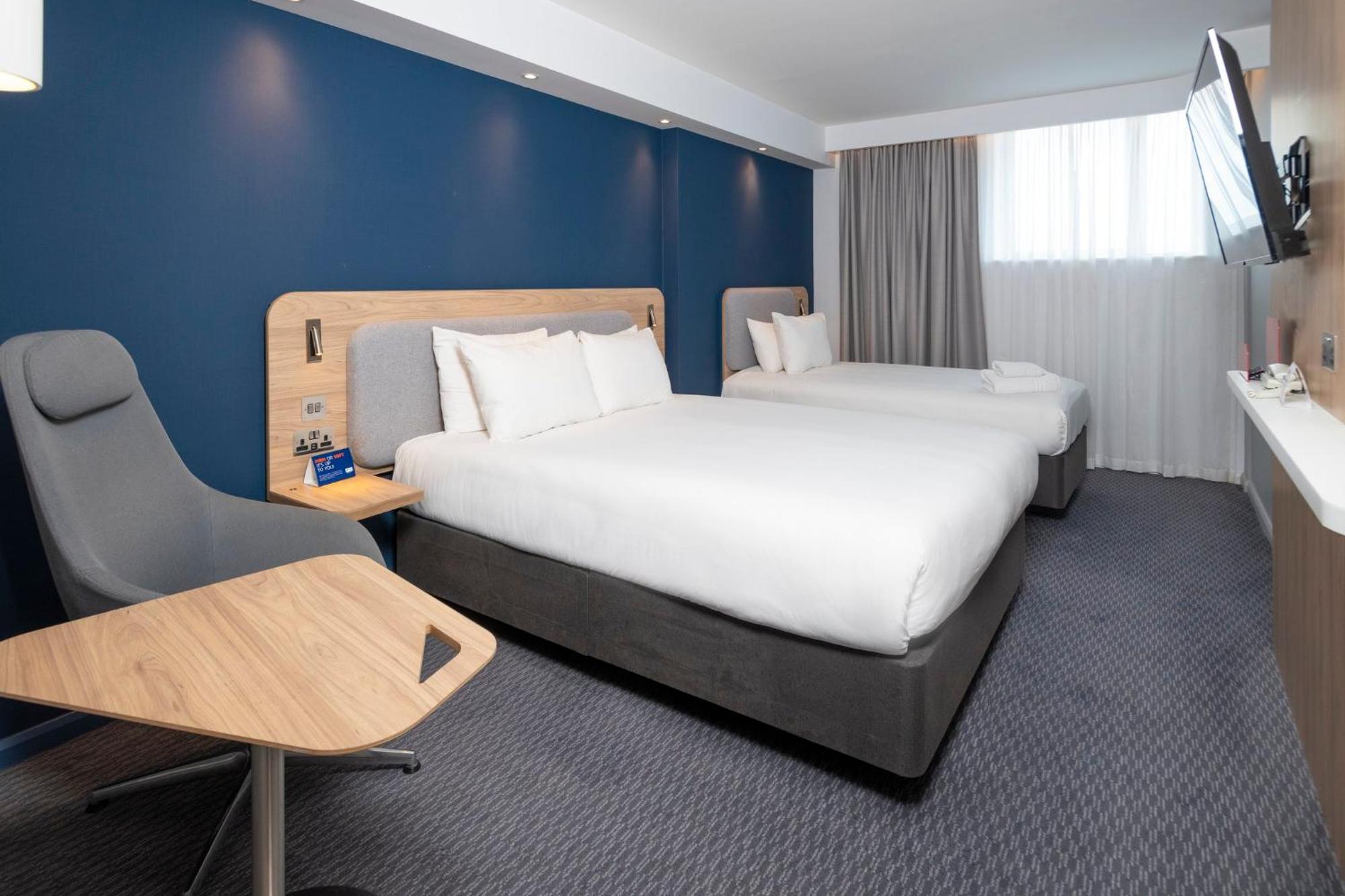 Holiday Inn Express Swindon City Centre By Ihg Dış mekan fotoğraf