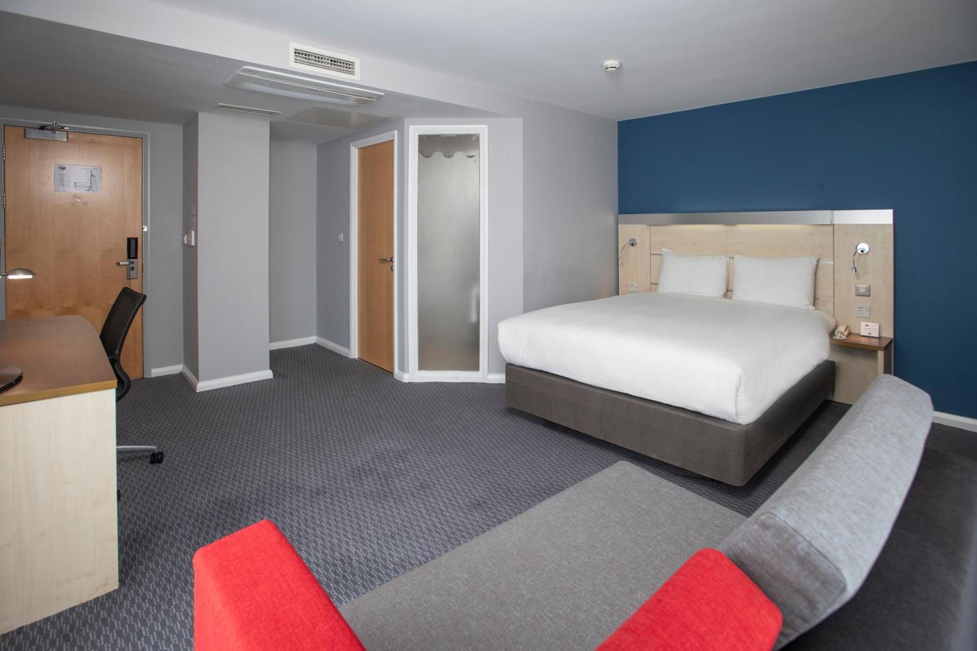 Holiday Inn Express Swindon City Centre By Ihg Dış mekan fotoğraf