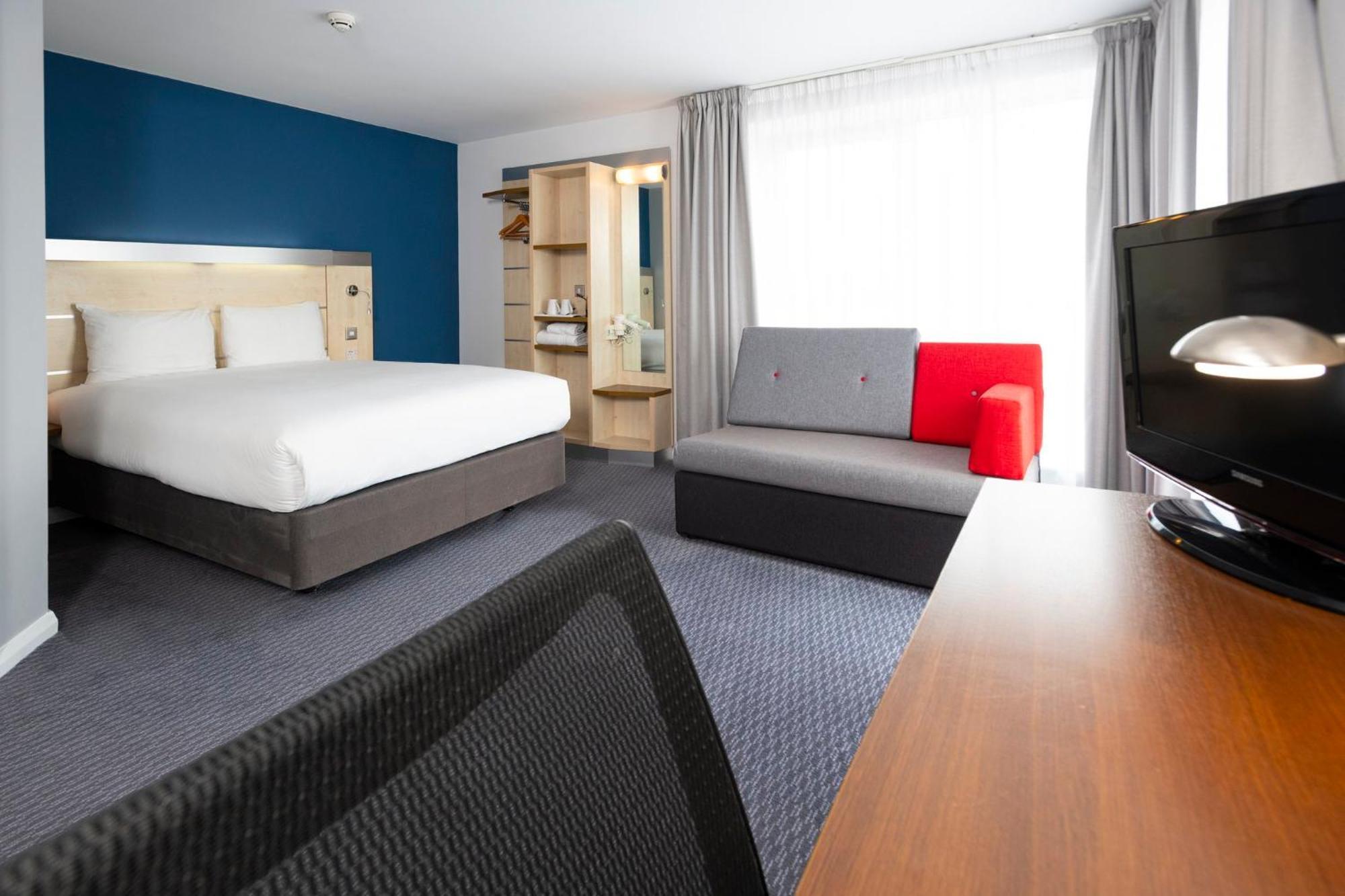 Holiday Inn Express Swindon City Centre By Ihg Dış mekan fotoğraf