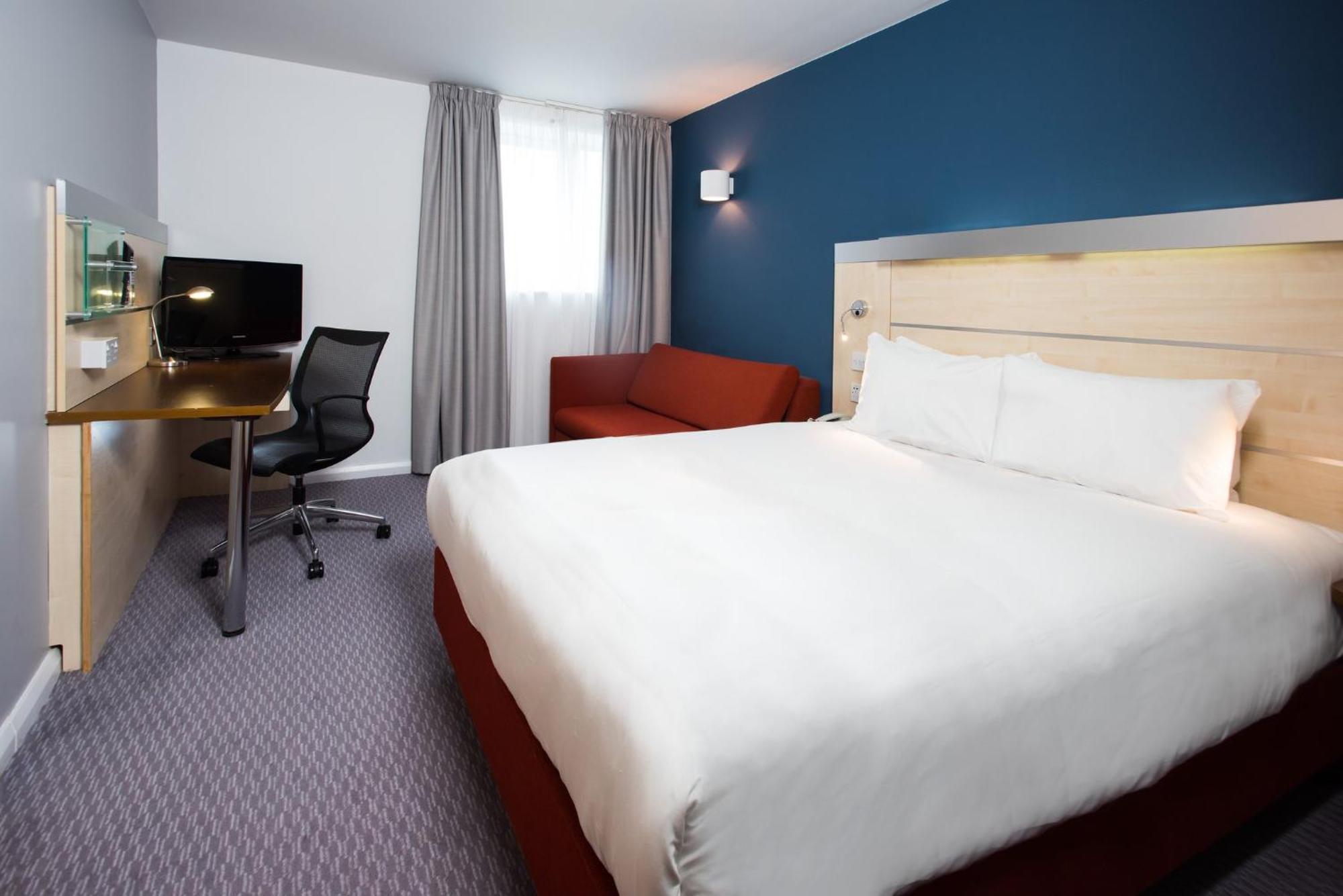 Holiday Inn Express Swindon City Centre By Ihg Dış mekan fotoğraf