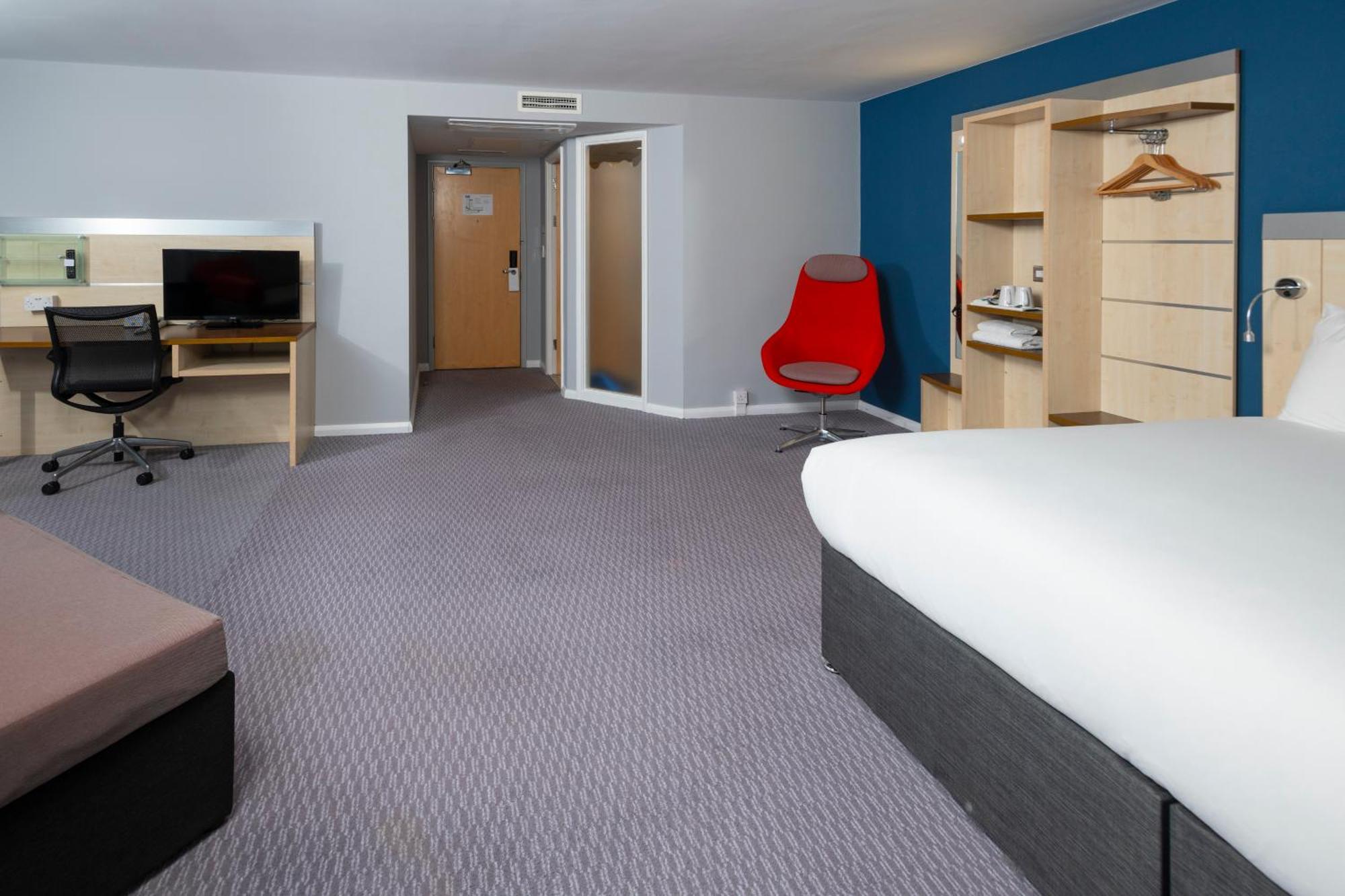 Holiday Inn Express Swindon City Centre By Ihg Dış mekan fotoğraf