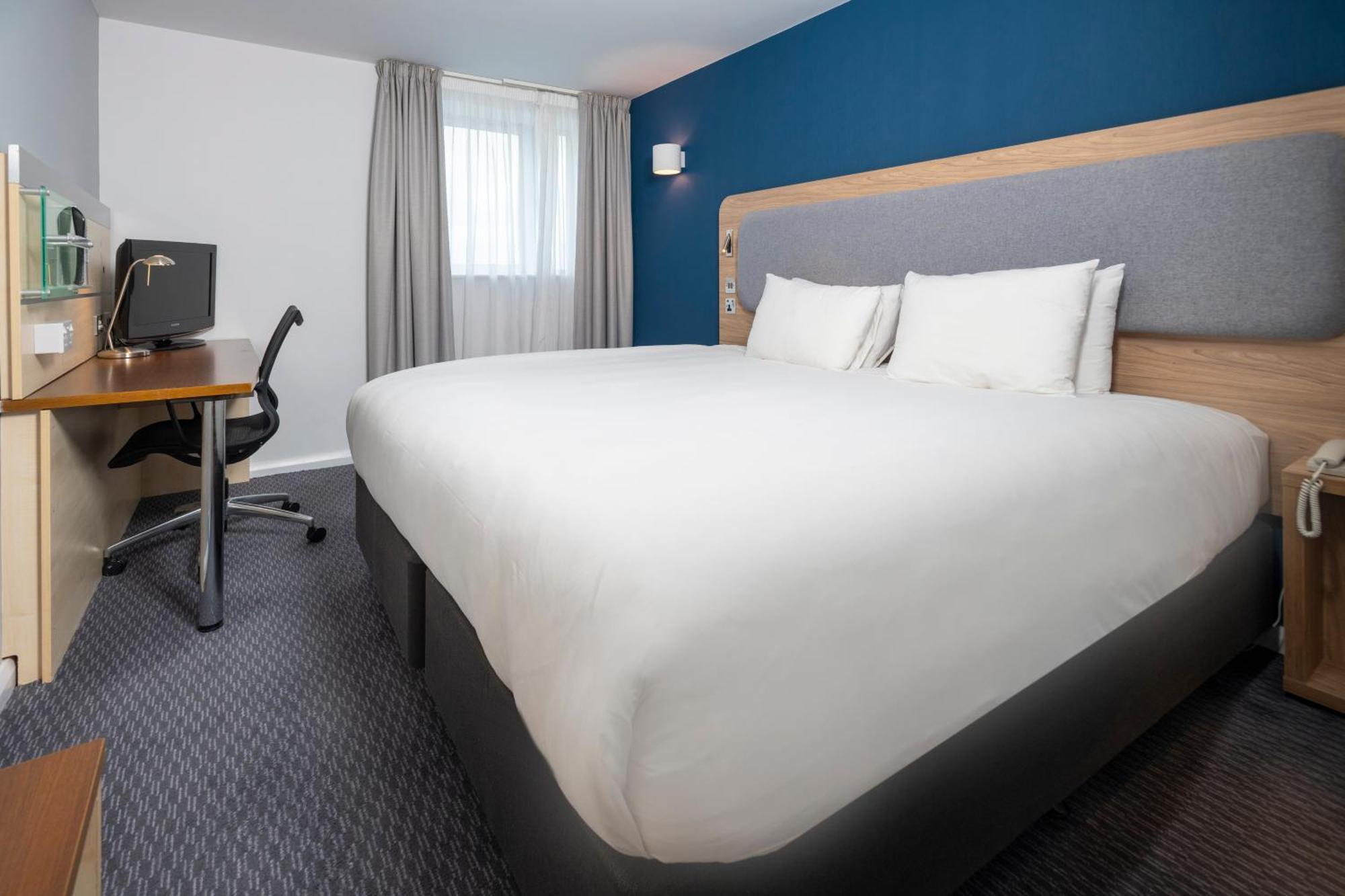 Holiday Inn Express Swindon City Centre By Ihg Dış mekan fotoğraf