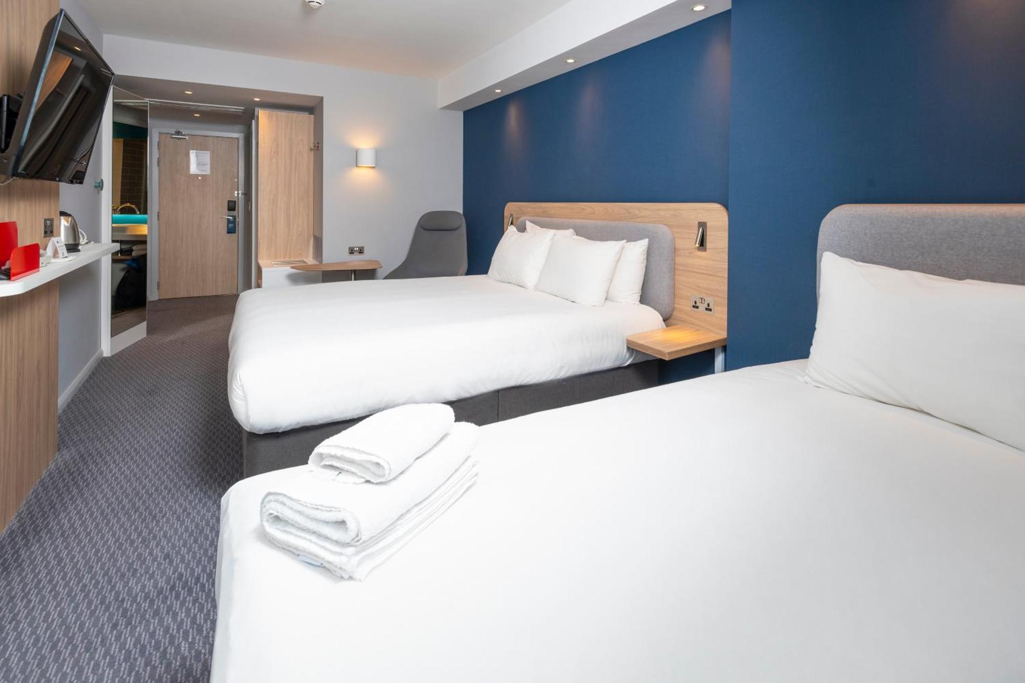 Holiday Inn Express Swindon City Centre By Ihg Dış mekan fotoğraf