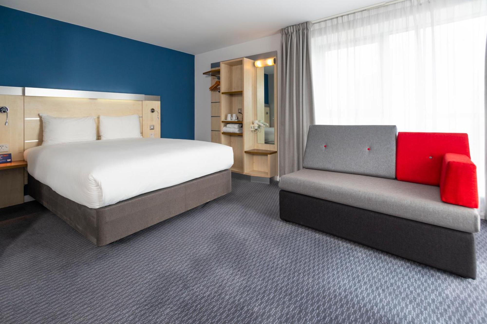 Holiday Inn Express Swindon City Centre By Ihg Dış mekan fotoğraf