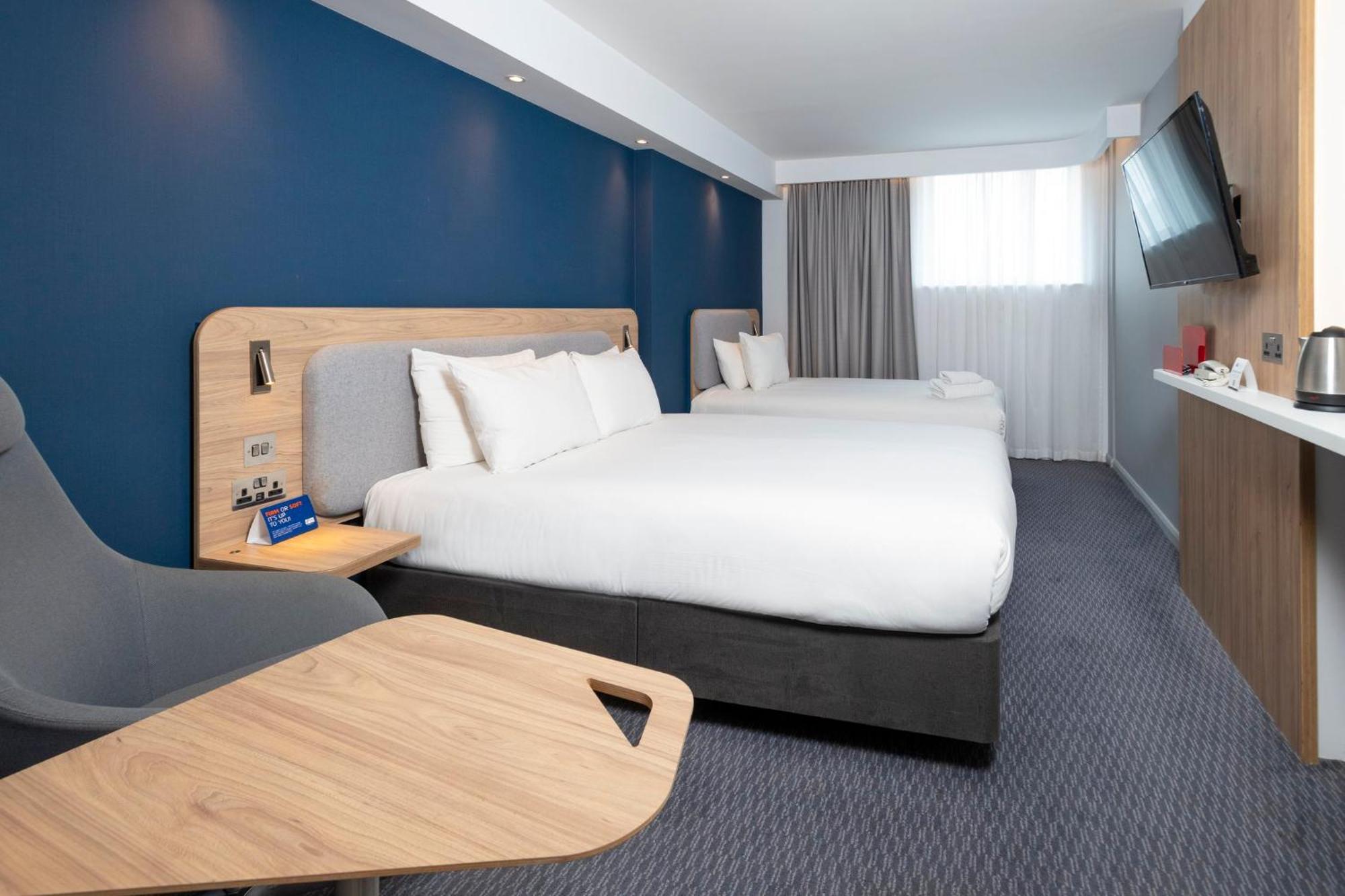Holiday Inn Express Swindon City Centre By Ihg Dış mekan fotoğraf