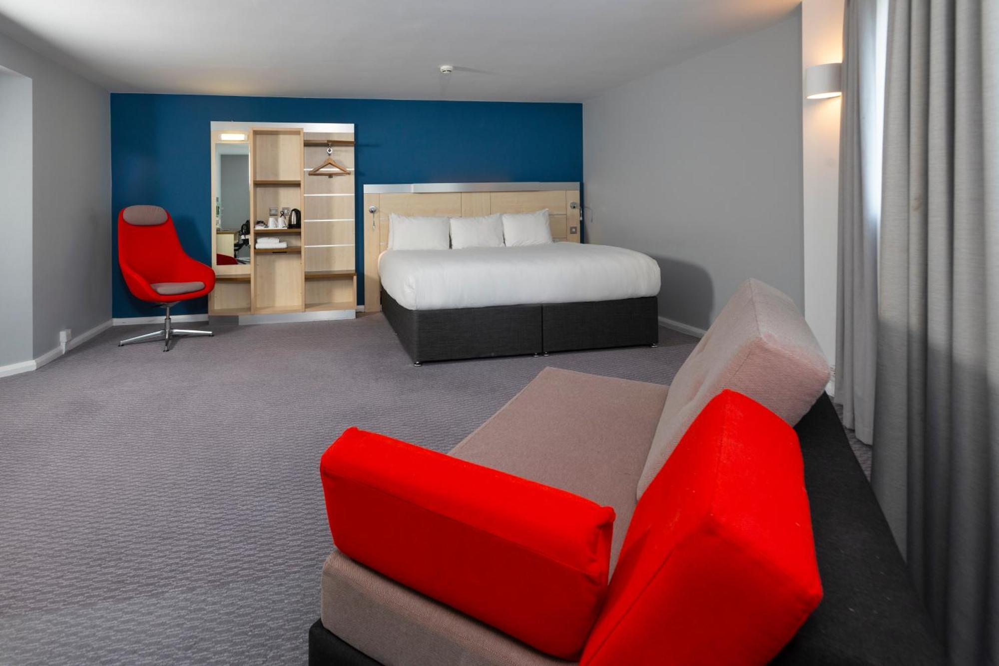 Holiday Inn Express Swindon City Centre By Ihg Dış mekan fotoğraf