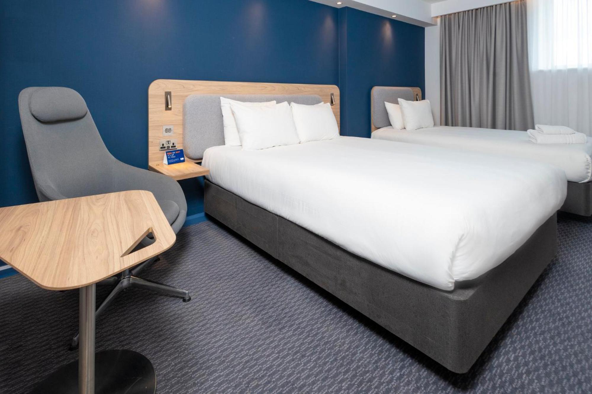 Holiday Inn Express Swindon City Centre By Ihg Dış mekan fotoğraf